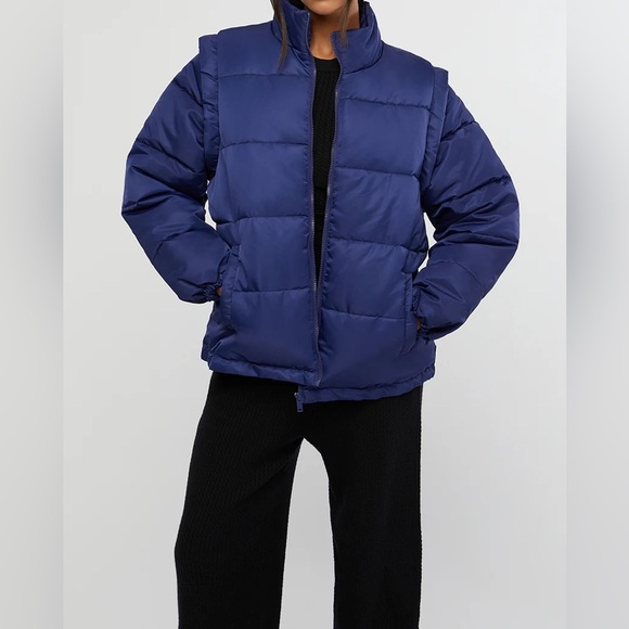 WeWoreWhat Zip Off Sleeve Puffer Jacket in Navy. Size M. NWT! - Picture 2 of 6